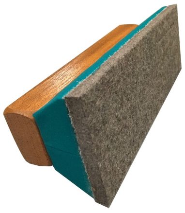 Brosse drap poignée bois